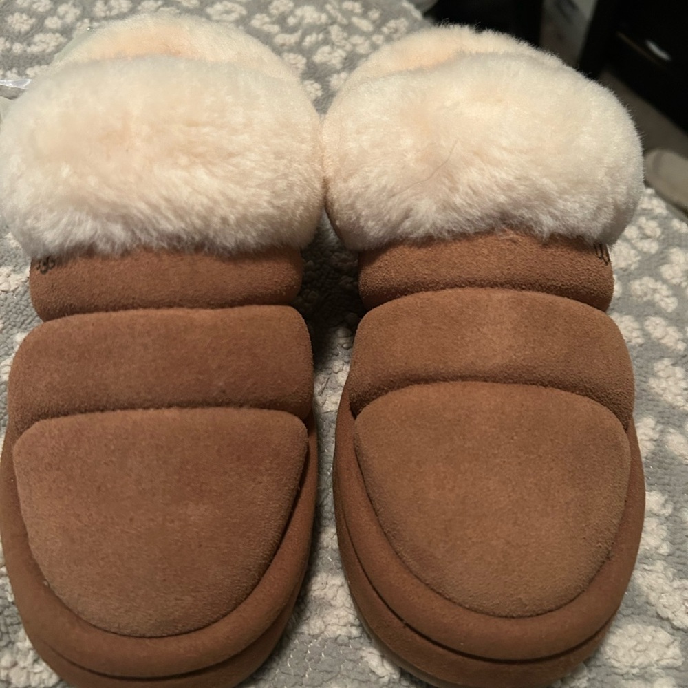UGG TAZLITA  Cozy Tan Kids Slippers